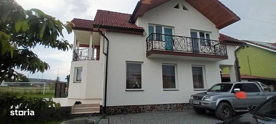 Casă cu 4 camere cu Teren 230 Mp în Livezile