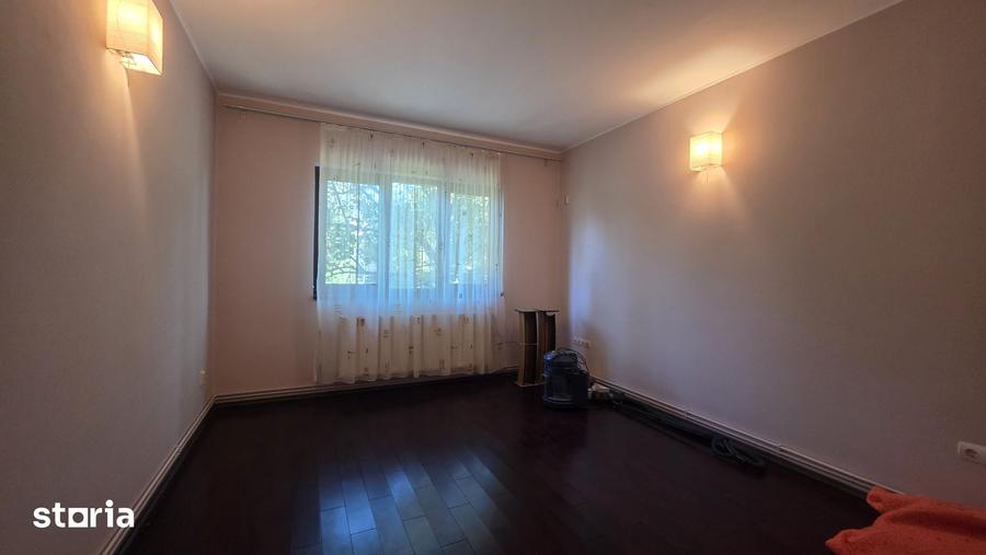 Casă cu 6 camere cu Teren 640 Mp în Grădiștea