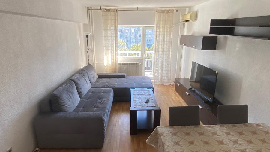 Apartament cu 3 camere decomandat, mobilat în Unirii