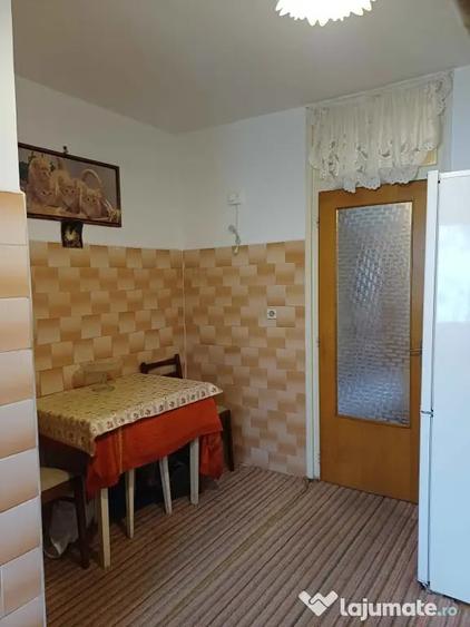 Apartament cu 3 camere decomandat în Ultracentral