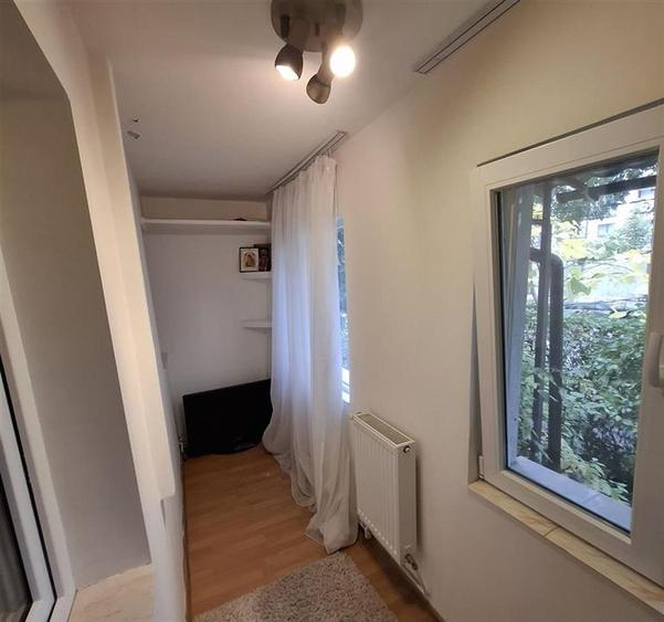 Apartament cu 2 camere semidecomandat, mobilat în Baza 3