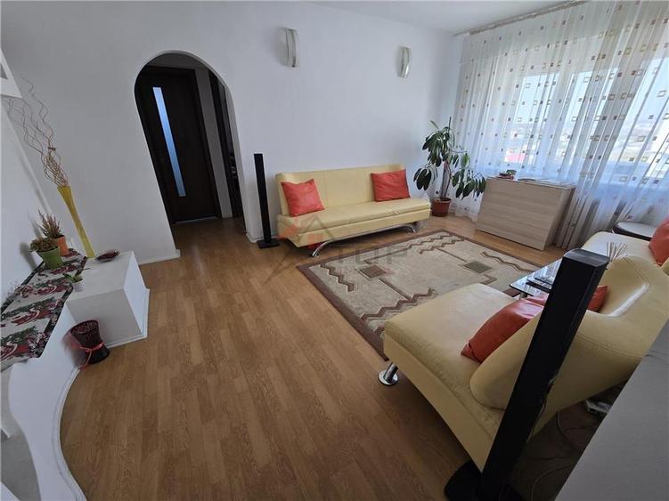 Apartament cu 3 camere decomandat în Mircea cel Bătrân