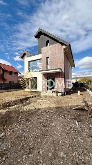 Casă individuală cu 5 camere cu Teren 500 Mp în Florești