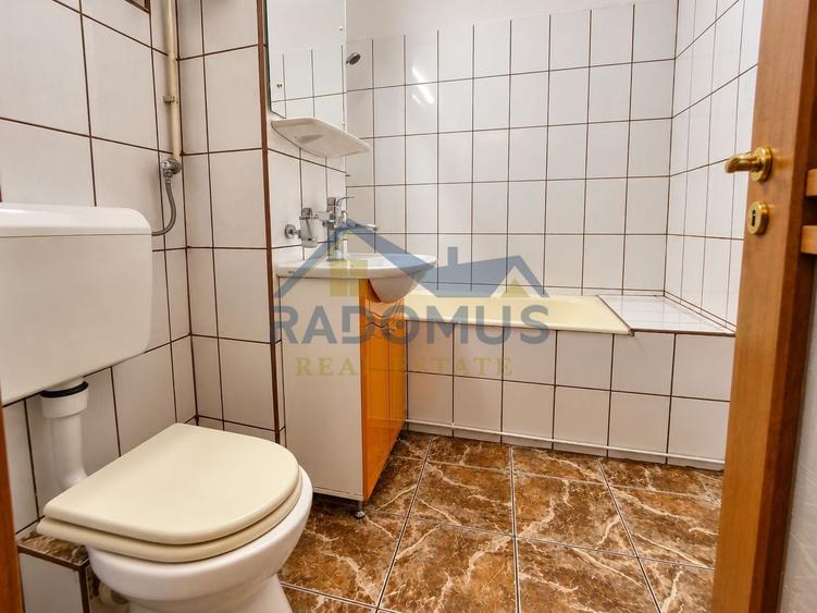 Apartament cu 3 camere decomandat, mobilat în P-ța Mihai Viteazu