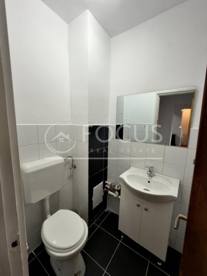 Apartament cu 3 camere semidecomandat, mobilat în Tei