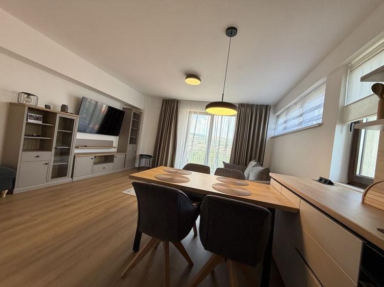 Apartament cu 3 camere în Gruia