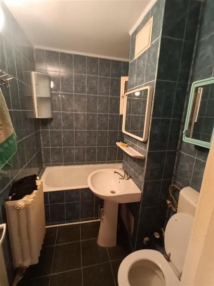 Apartament cu 3 camere decomandat în Viziru 3