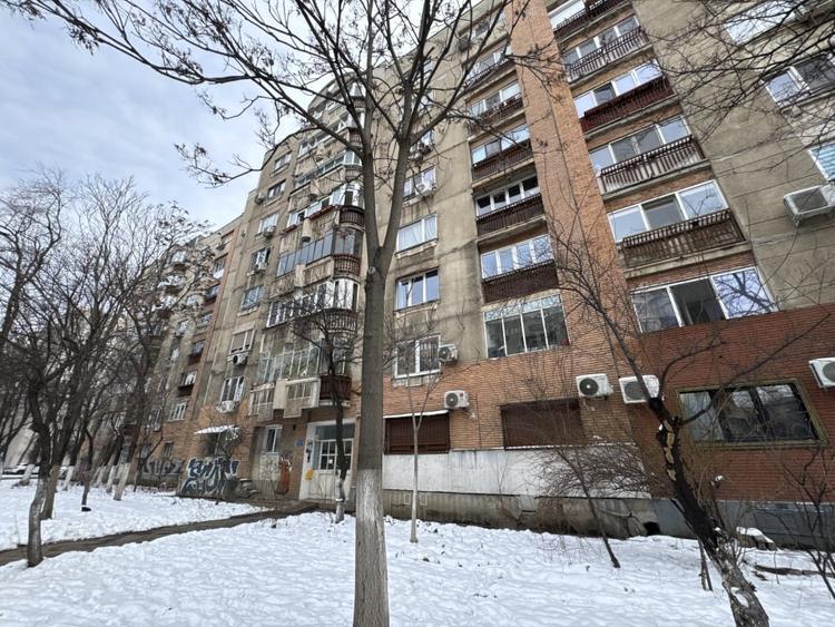 Apartament cu 2 camere decomandat în Virtuții
