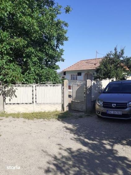 Casă cu 4 camere cu Teren 950 Mp în Berca