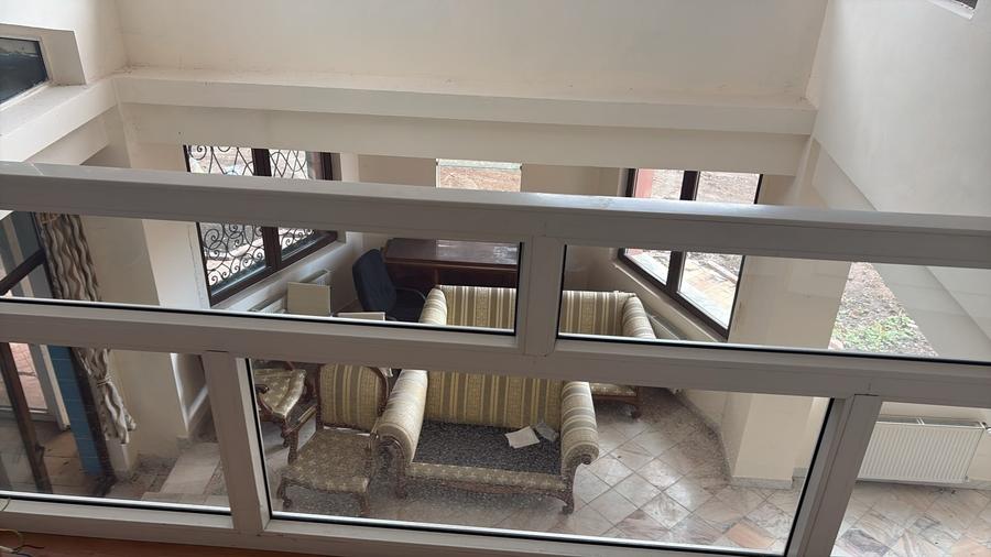 Casă individuală cu 9 camere cu Teren 2500 Mp în Pipera