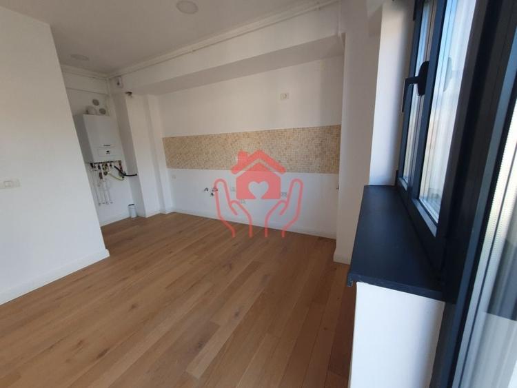 Apartament cu 3 camere decomandat în Romană