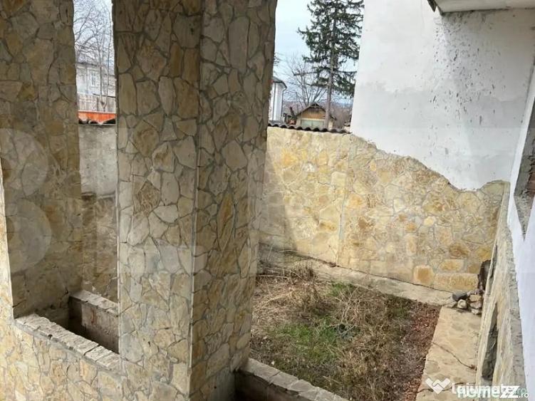 Casă cu 7 camere cu Teren 900 Mp în Dorohoi