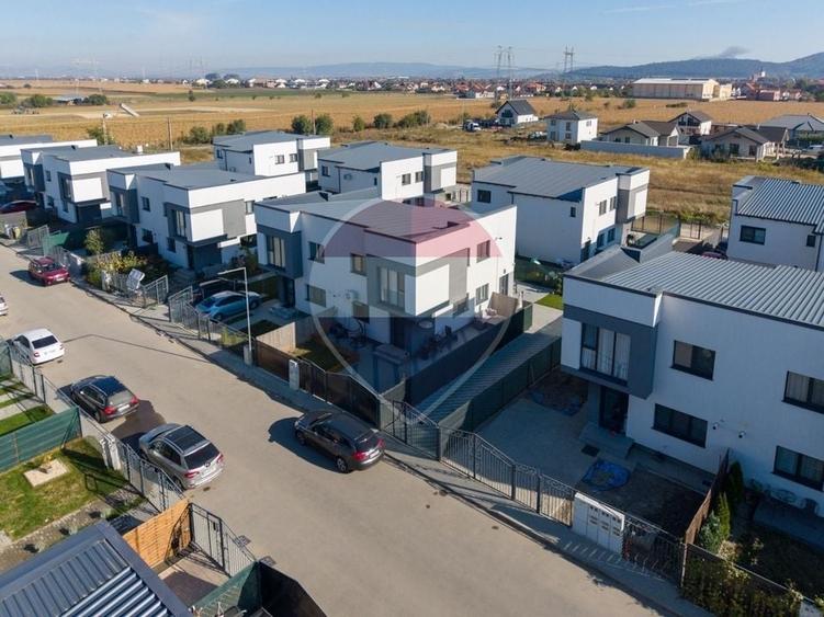 Apartament cu 2 camere, mobilat în Sânpetru