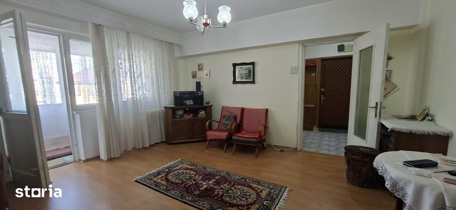 Apartament cu 3 camere semidecomandat în Nord
