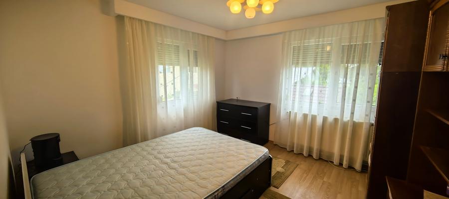 Casă individuală cu 5 camere cu Teren 891 Mp în Central