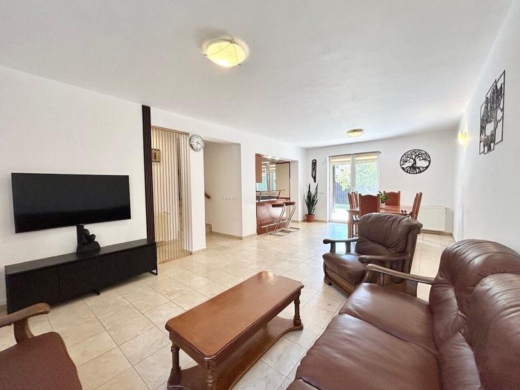 Duplex cu 5 camere cu Canalizare în Iancu Nicolae