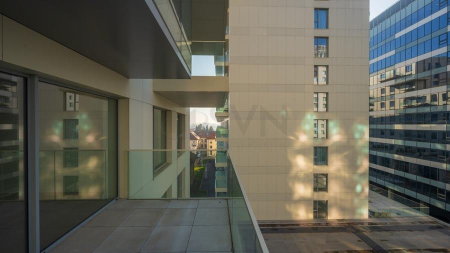 Apartament cu 3 camere decomandat în Aviației