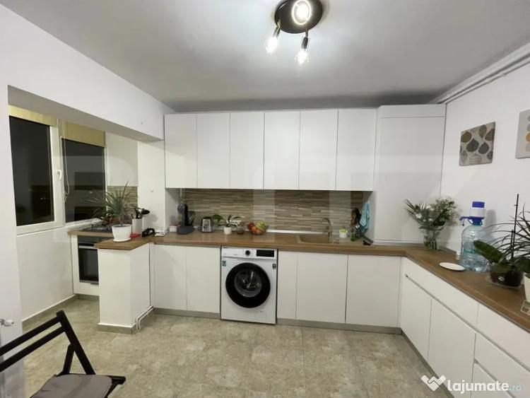 Apartament cu 3 camere semidecomandat în Micro 5