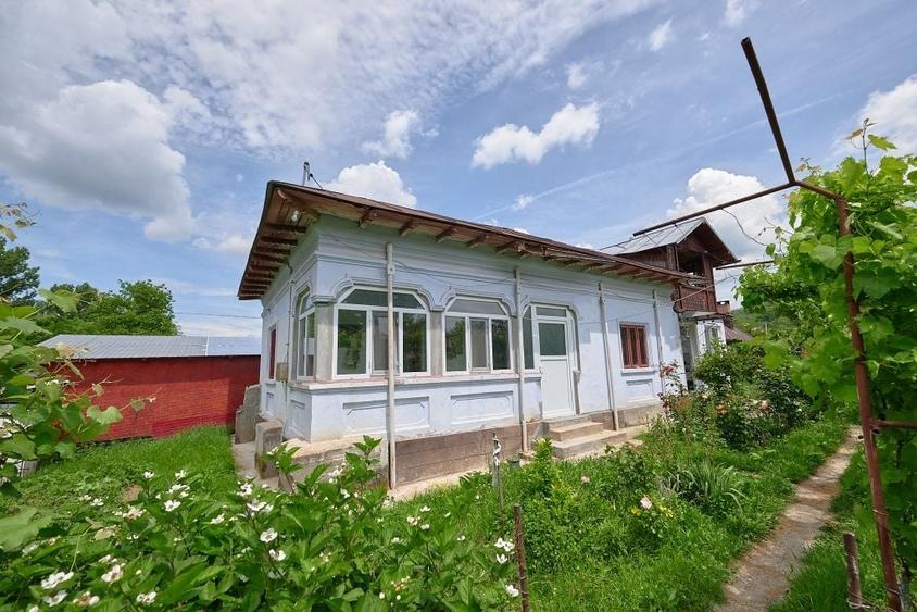 Casă cu 4 camere în Măgura
