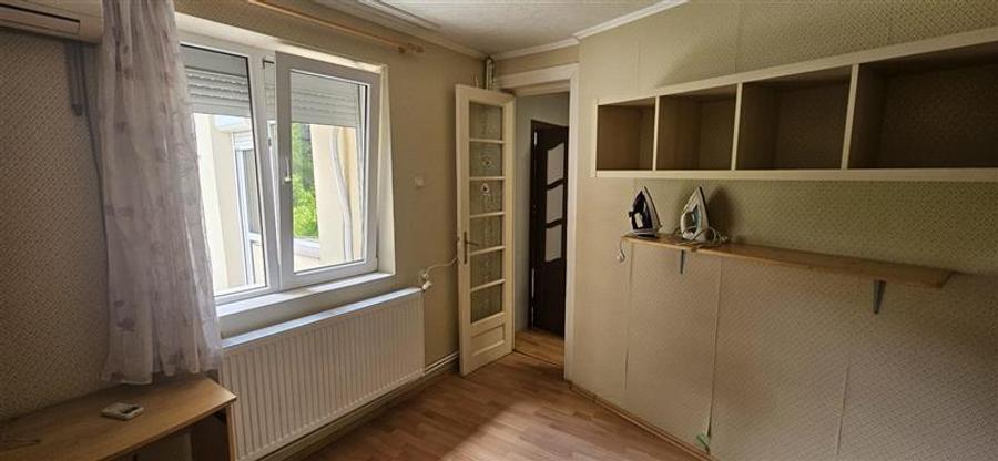 Apartament cu 3 camere semidecomandat în Eminescu