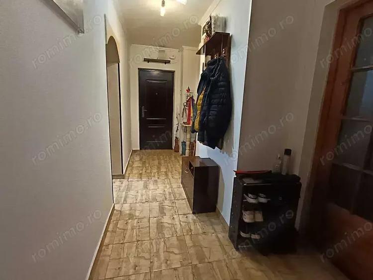Apartament cu 3 camere amenajat boxa Sinaia - 9