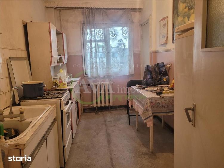 Apartament cu 3 camere decomandat în Republicii
