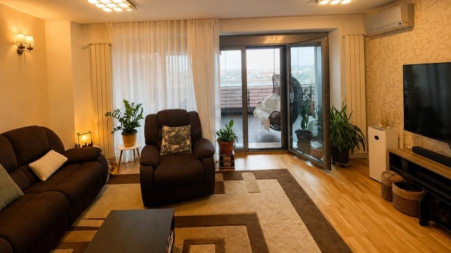 Apartament cu 4 camere decomandat în Băneasa