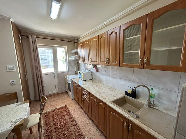 Apartament cu 3 camere decomandat, mobilat în Gheorghe Doja