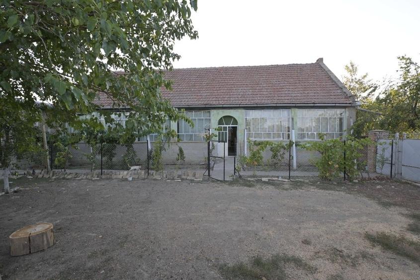 Casă individuală cu 2 camere cu Teren 1833 Mp în Igriș