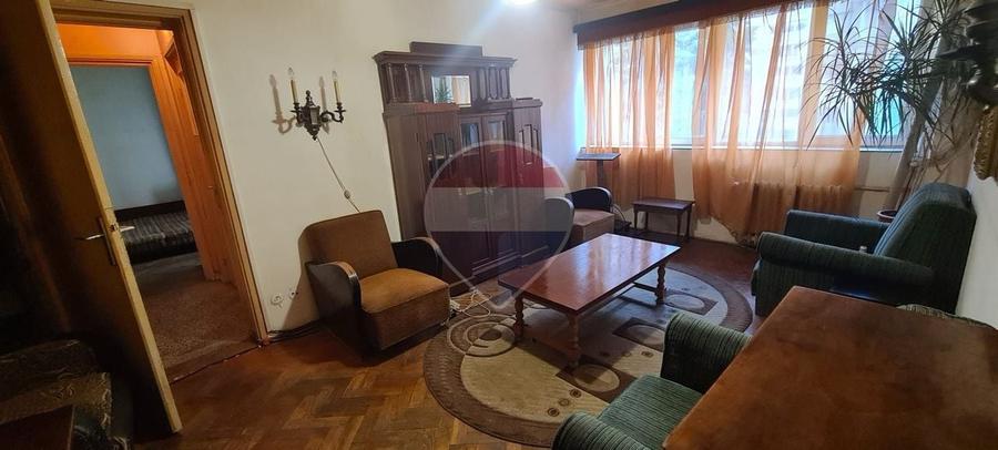 Apartament cu 3 camere semidecomandat, mobilat în Ferdinand