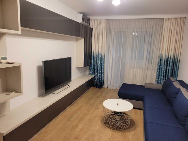 Apartament cu 3 camere decomandat în Apărătorii Patriei