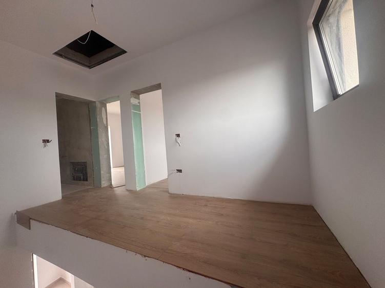 Duplex cu 4 camere cu Canalizare în Moșnița Nouă