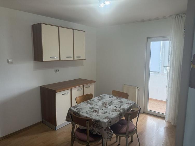 Apartament cu 2 camere decomandat în Exterior Vest