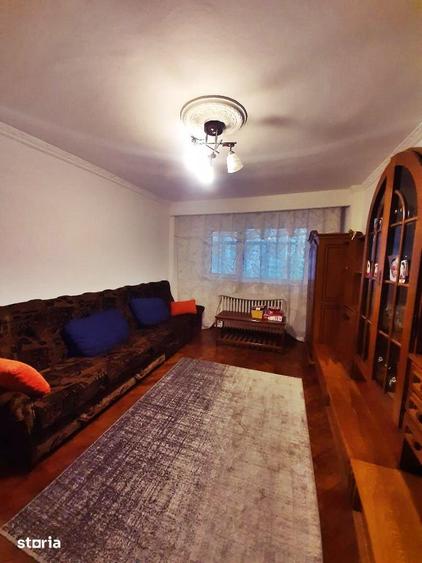 Apartament cu 3 camere în Cetate