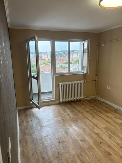 Garsonieră decomandată în Rogerius