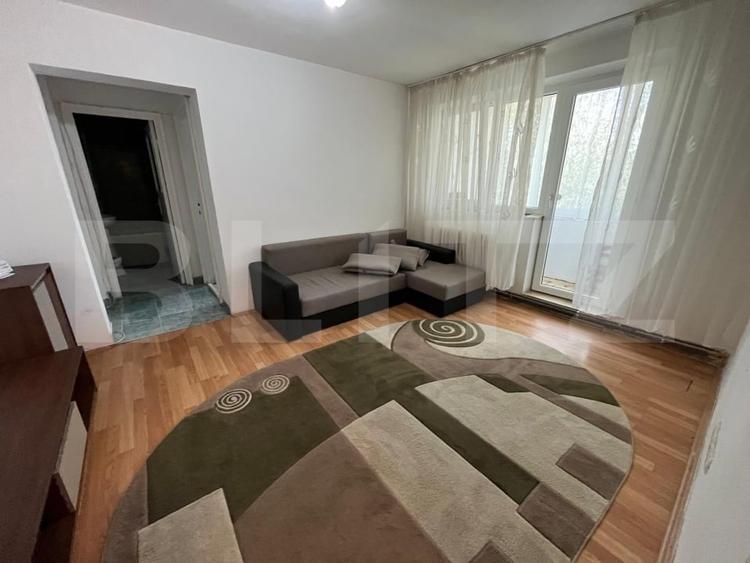 Apartament cu 2 camere semidecomandat, mobilat în Decebal