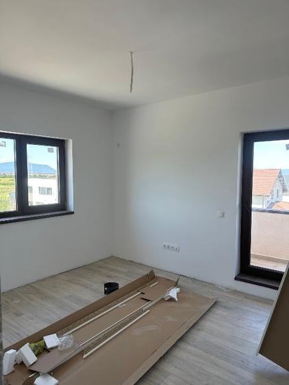 Apartament cu 2 camere decomandat în Sânpetru