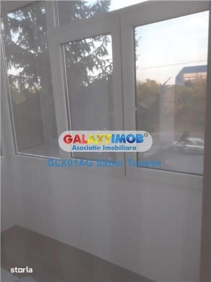 Apartament cu 3 camere decomandat în Calea București