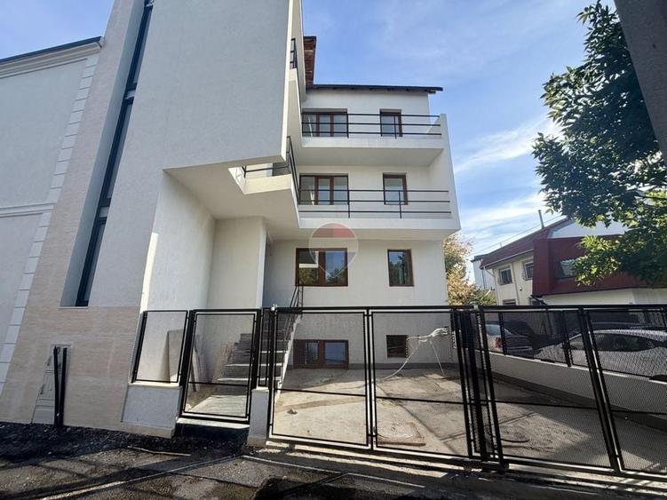 Birou, de 243 mp, în Domenii