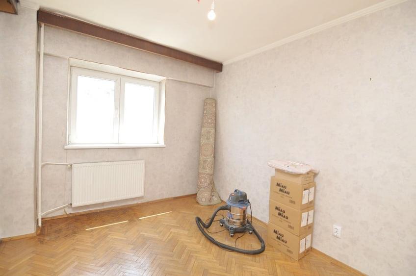 Apartament cu 4 camere decomandat în Titulescu