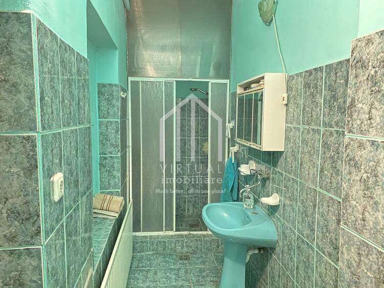 Casă individuală cu 7 camere cu Canalizare în Central