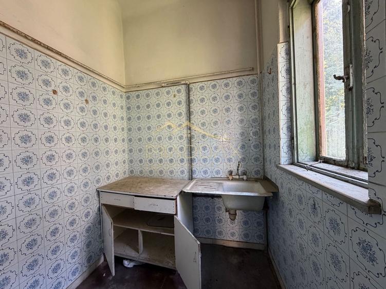 Casă individuală cu 10 camere cu Canalizare în Titulescu