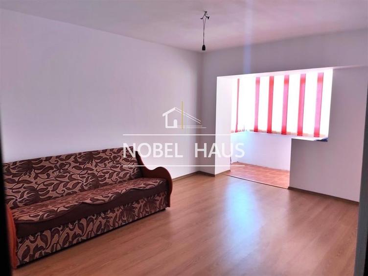 Apartament cu 3 camere decomandat în Sud