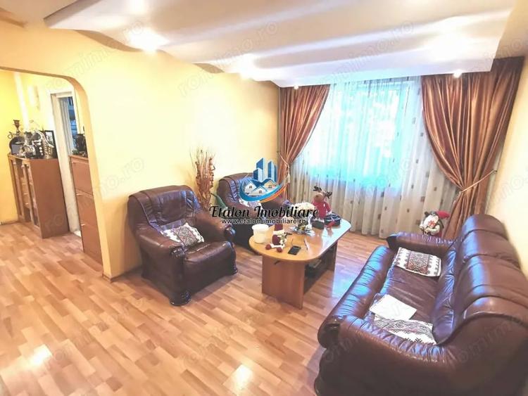 Apartament cu 3 camere decomandat în Calea Romanului