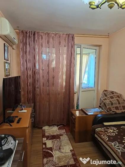 Apartament cu 3 camere semidecomandat în Central