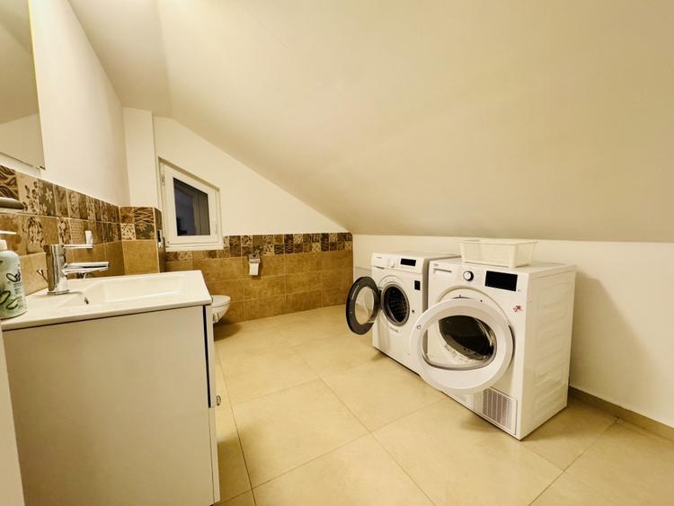 Casă individuală cu 5 camere cu Canalizare în Turnișor