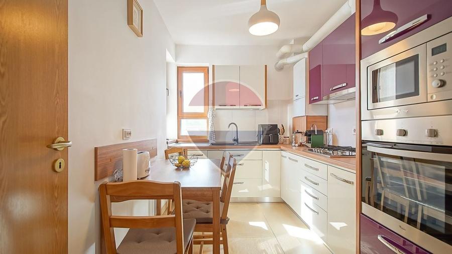 Apartament cu 3 camere decomandat, mobilat în Tractorul