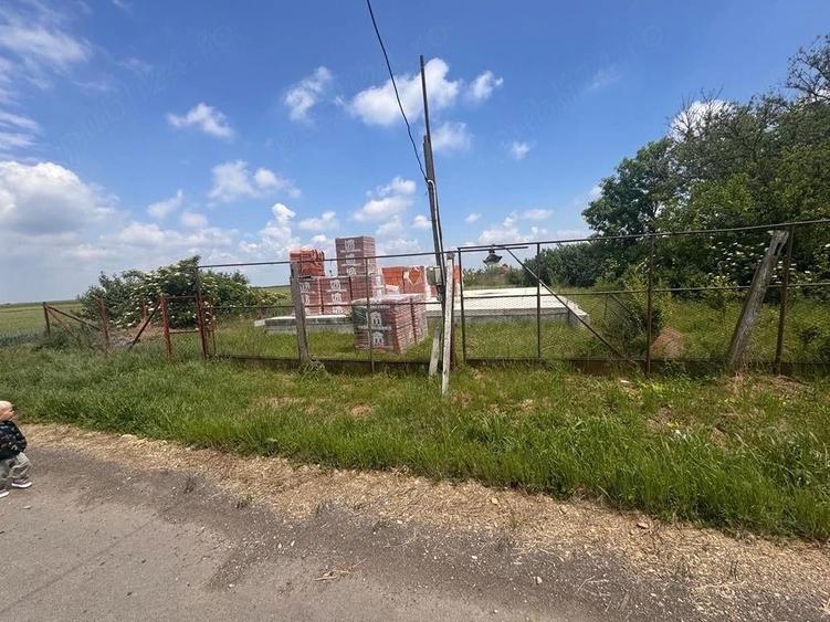 teren intravilan de vanzare cu materiale de constrctie in apropiere de Timisoara . - 7