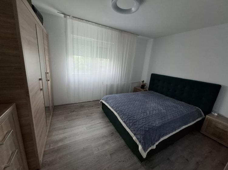 Apartament cu 2 camere semidecomandat în Satu Nou