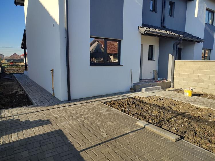 Duplex cu 4 camere cu Canalizare în Exterior Vest